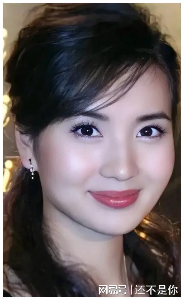 Kaiyun开云中国官网-莎拉波娃重返赛场，出色发挥首场状态出色，公牛观众沸腾！上演精彩一战(莎拉波娃天津决赛视频)