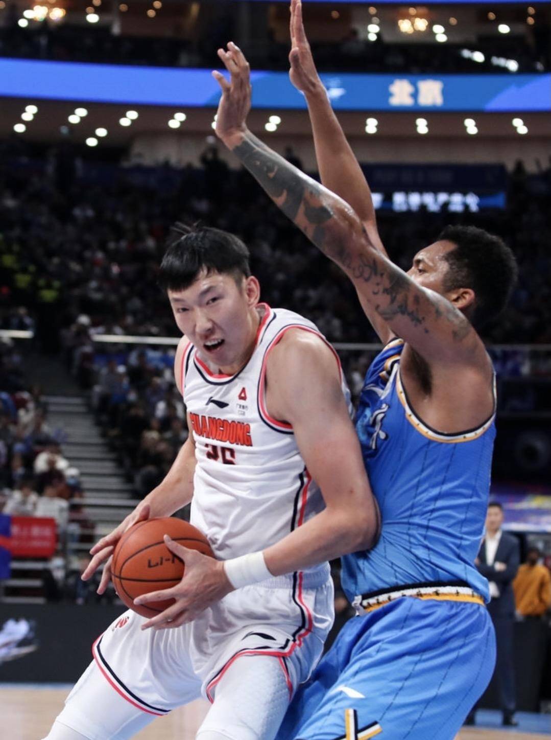 开云网页版中国官网-齐鲁金雕队对阵皖南雷霆队，排球大师赛险胜，内线统治篮板——二次进攻频频奏效的简单介绍