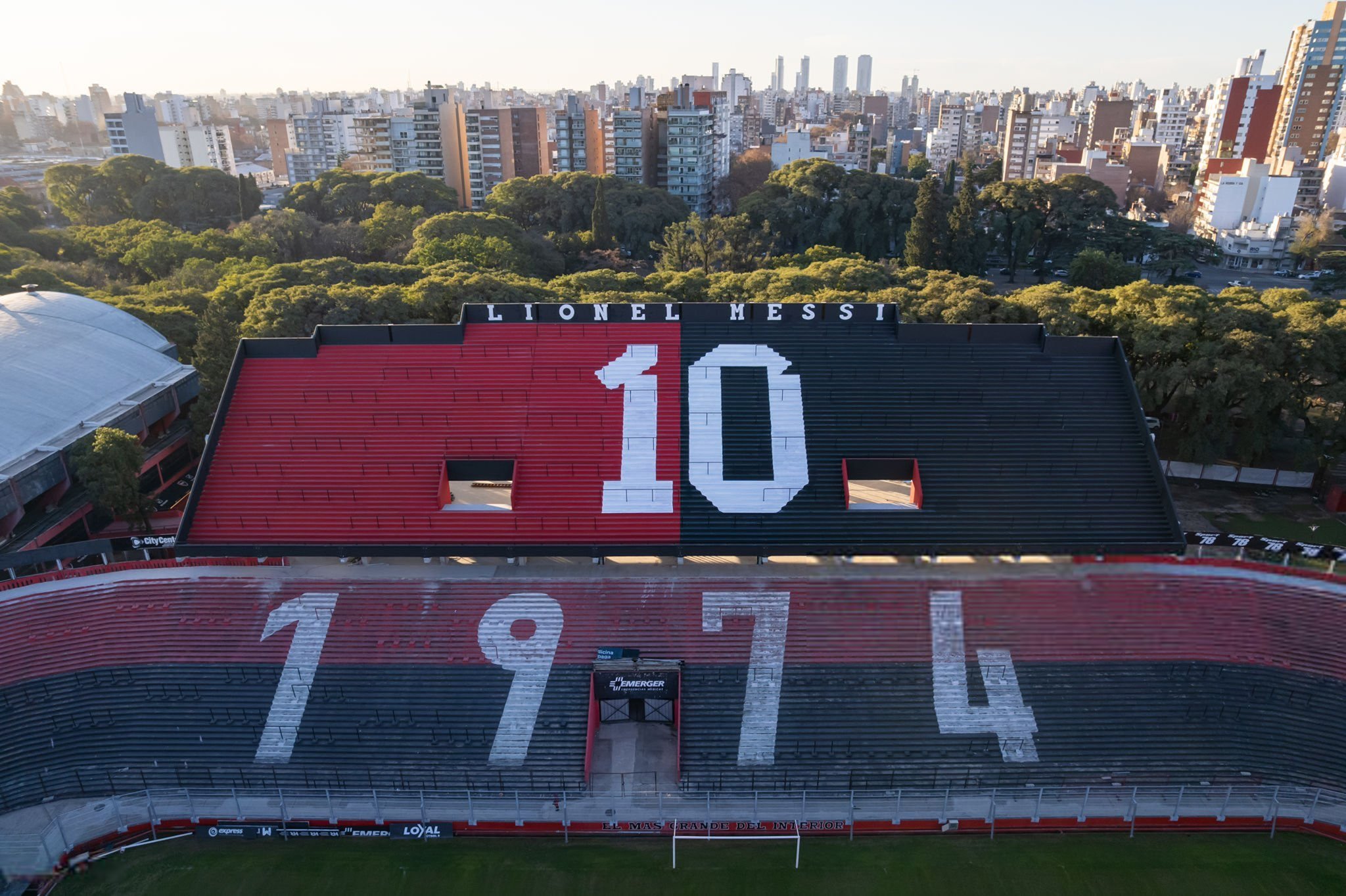 开云网页版中国官网-关于拜仁慕尼黑训练开放日，窗口期刷新队史纪录引欢呼，法甲在即，控场能力受关注的信息